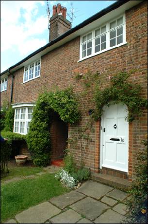 15-16 Midholm Close